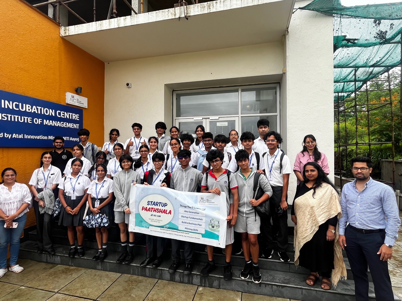 Startup Paathshala student group with the AIC-GIM team